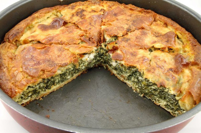 Пирог с брынзой и зеленью