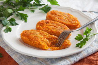 Аппетитные морковные котлеты: рецепты для взрослых и детей