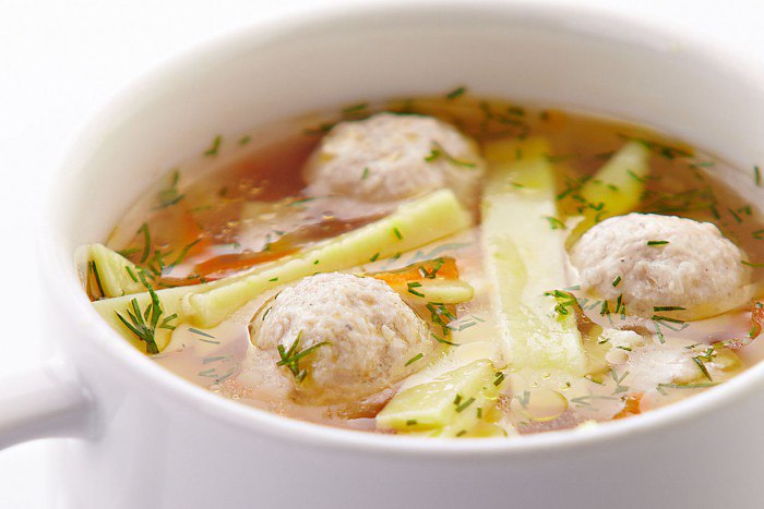 Рецепт пикантного супа с фрикадельками из курицы с лапшой