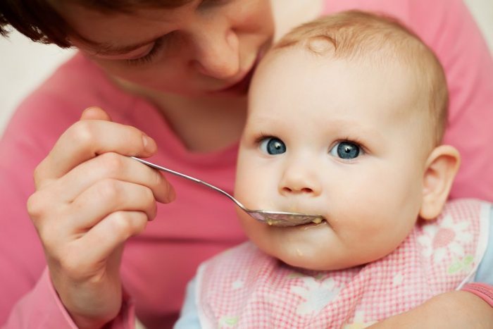 Какое детское питание лучше выбирать для новорожденного?