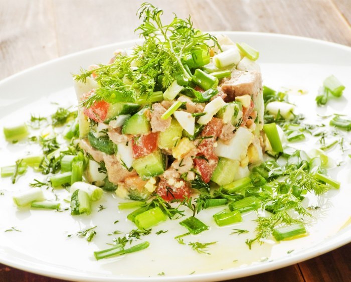 Салат с вареной скумбрией – вкусно, оригинально, полезно