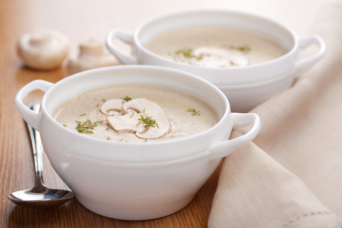 Как приготовить сырный суп из белых грибов?