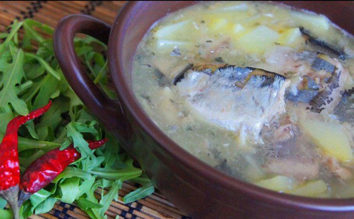 Рецепт острого рыбного супа из консервированной скумбрии