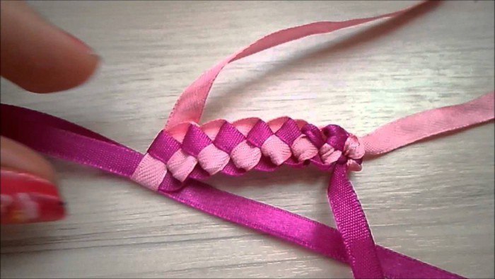 Тонкости ленточного плетения браслетов