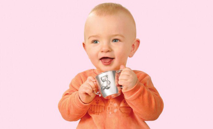 Как приучить малыша пить из «непроливайки»?