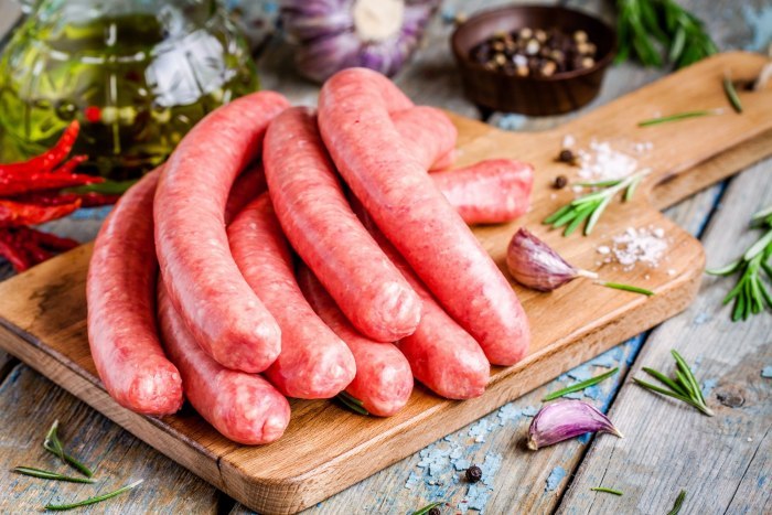 Вкусная еда собственными руками: учимся готовить домашнюю колбасу из курицы