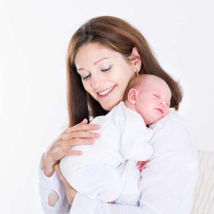Держим новорожденного столбиком: инструкция для молодых родителей