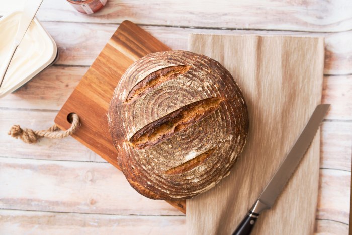 Как испечь в домашних условиях вкусный бездрожжевой хлеб?