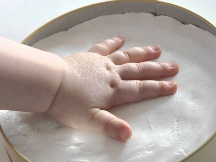 Как легко и быстро сделать отпечатки ручек и ножек младенца?