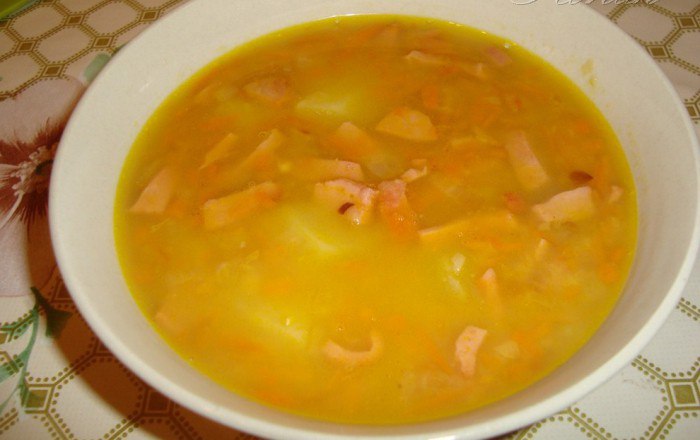Рецепт итальянского томатного супа с сосисками