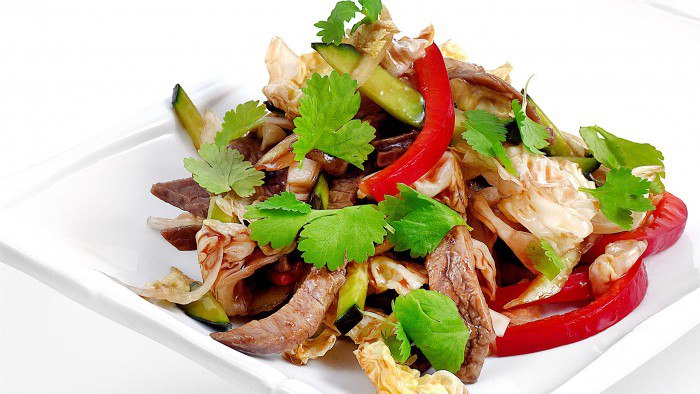 Как приготовить теплый тайский салат с говядиной?
