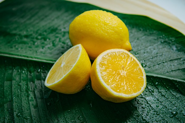 Маска для лица с лимоном - естественный способ избавиться от угрей и пятен
