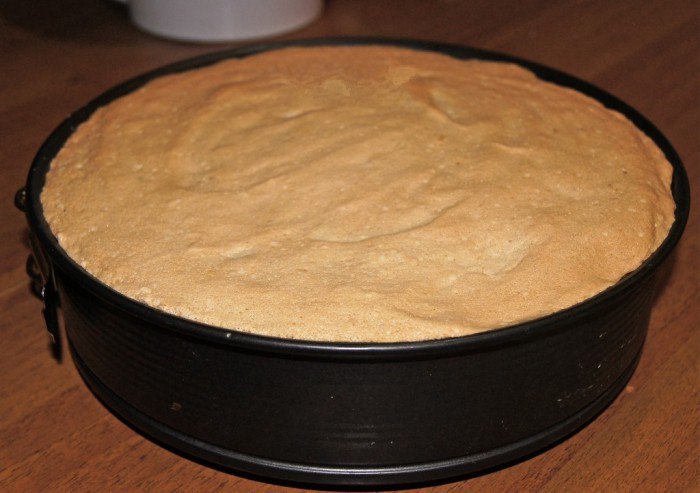 Как приготовить бисквитный торт со сгущенкой?