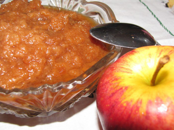 Употребление яблочного пюре: выясняем пользу и вред