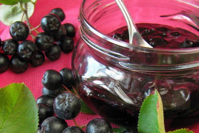 Варенье из черноплодной рябины – польза и вред