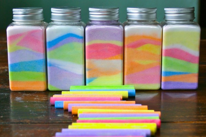 Как покрасить соль и как ее можно использовать