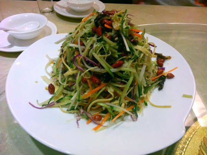 Китайский салат из огурцов и языка