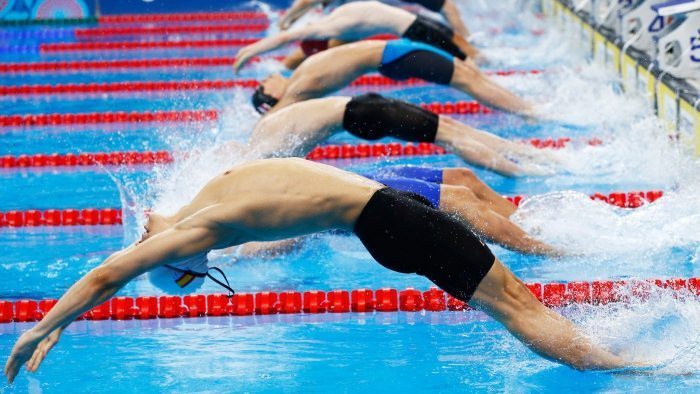 Какой выбрать стиль плавания при болях в спине?