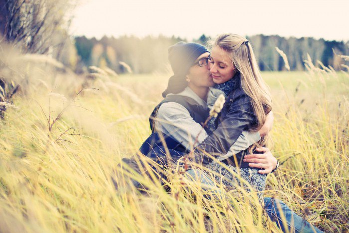 Ревность и другие признаки любви мужчины к прекрасной женщине – как распознать искренность?