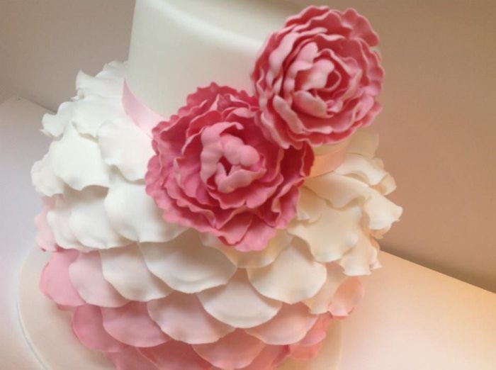 Цветы из мастики – как своими руками сделать оригинальное и съедобное украшение для торта?