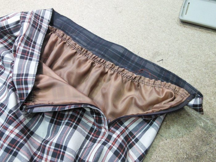 Как шить юбочку из джинсовых брюк дома?