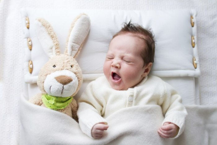 Приучаем ребенка спать отдельно: с чего начать и как действовать?