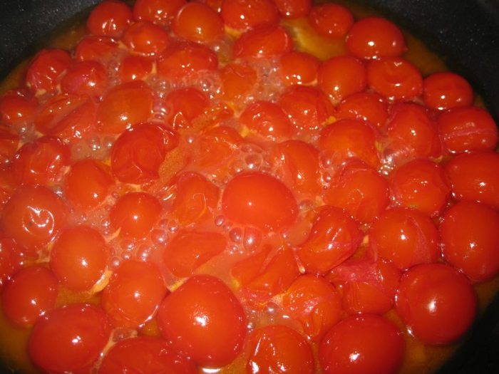 Традиционный рецепт приготовления помидоров в собственном соку