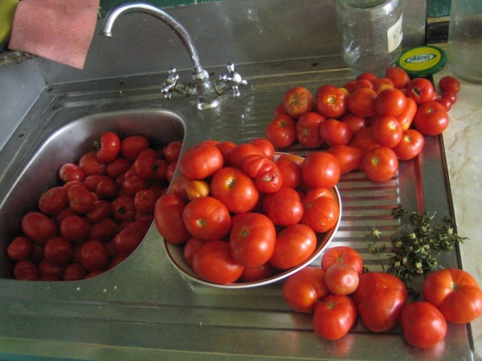 Рецепт помидоров в собственном соку с томатной пастой