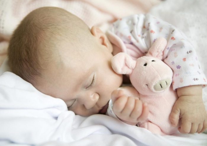 Советы родителям: приучаем ребенка спать в своей кроватке
