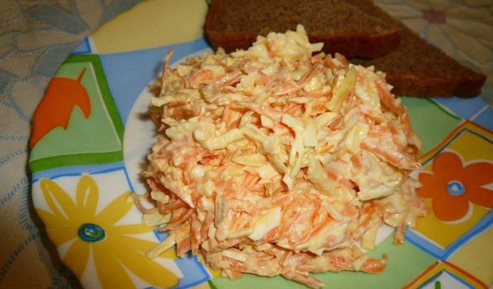 Рецепт салата с колбасным сыром и морковью
