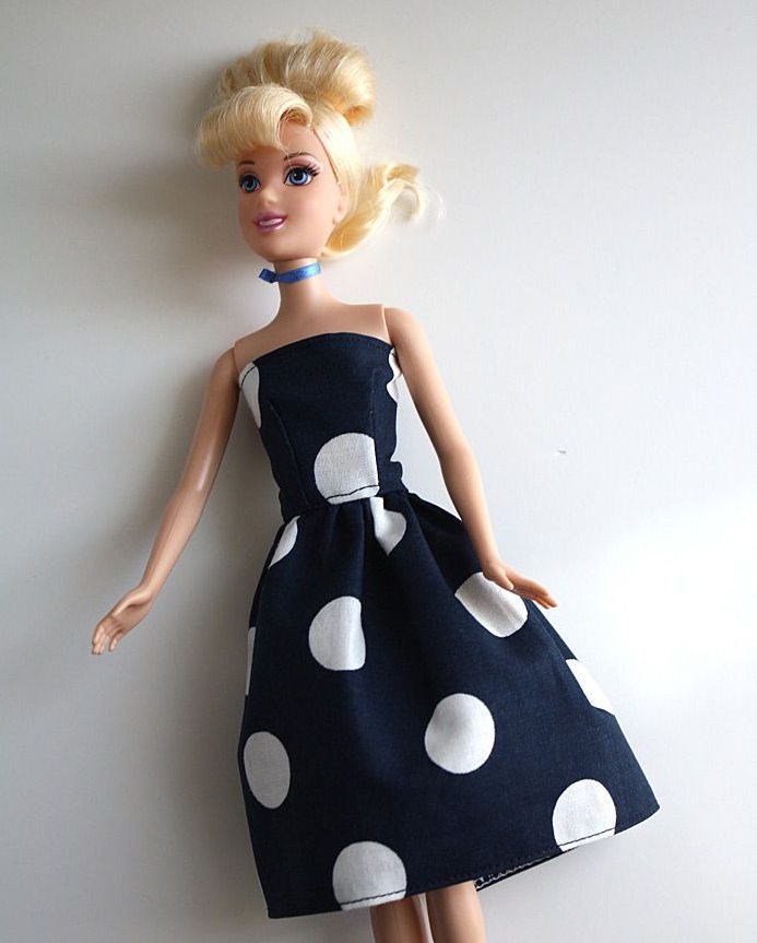 Какую ткань лучше выбрать для создания платьица для куколки?