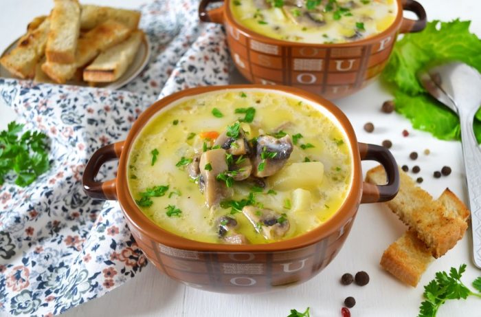 сырный суп с грибами и с креветками