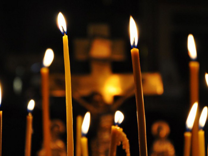 Как правильно ставить свечку за упокой: каноны и традиции