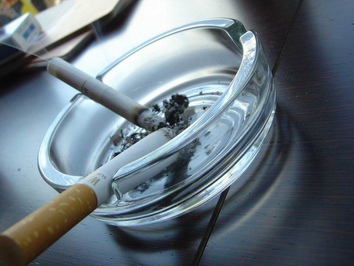 Сколько времени никотин держится в грудном молоке и как снизить вред курения?