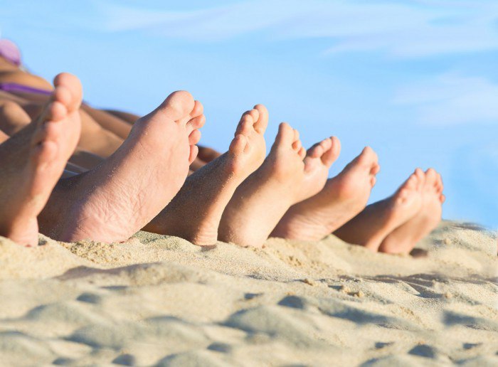 Сохнет кожа на ногах: причины и лечение