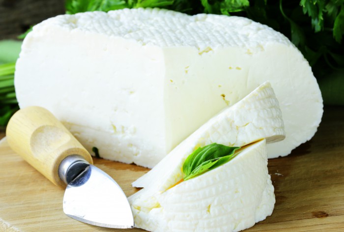 Адыгейский сыр: особенности продукта и рецепты блюд с его использованием