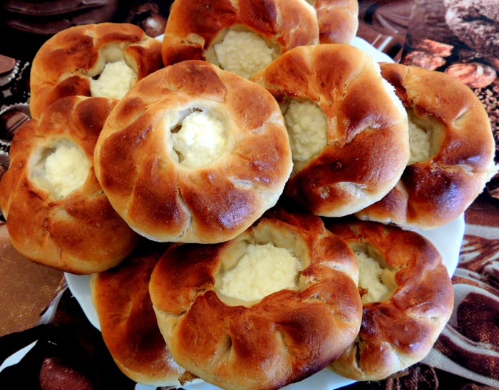 Вкус из детства по рецепту – ватрушки с творогом из дрожжевого теста!